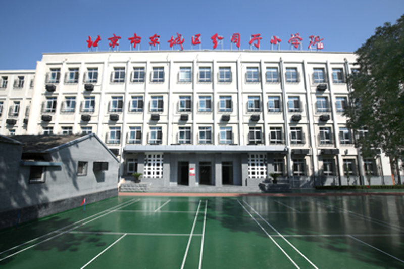 基于最新趋势，我们来探讨一下如何选择一个适合孩子的基础教育平台。